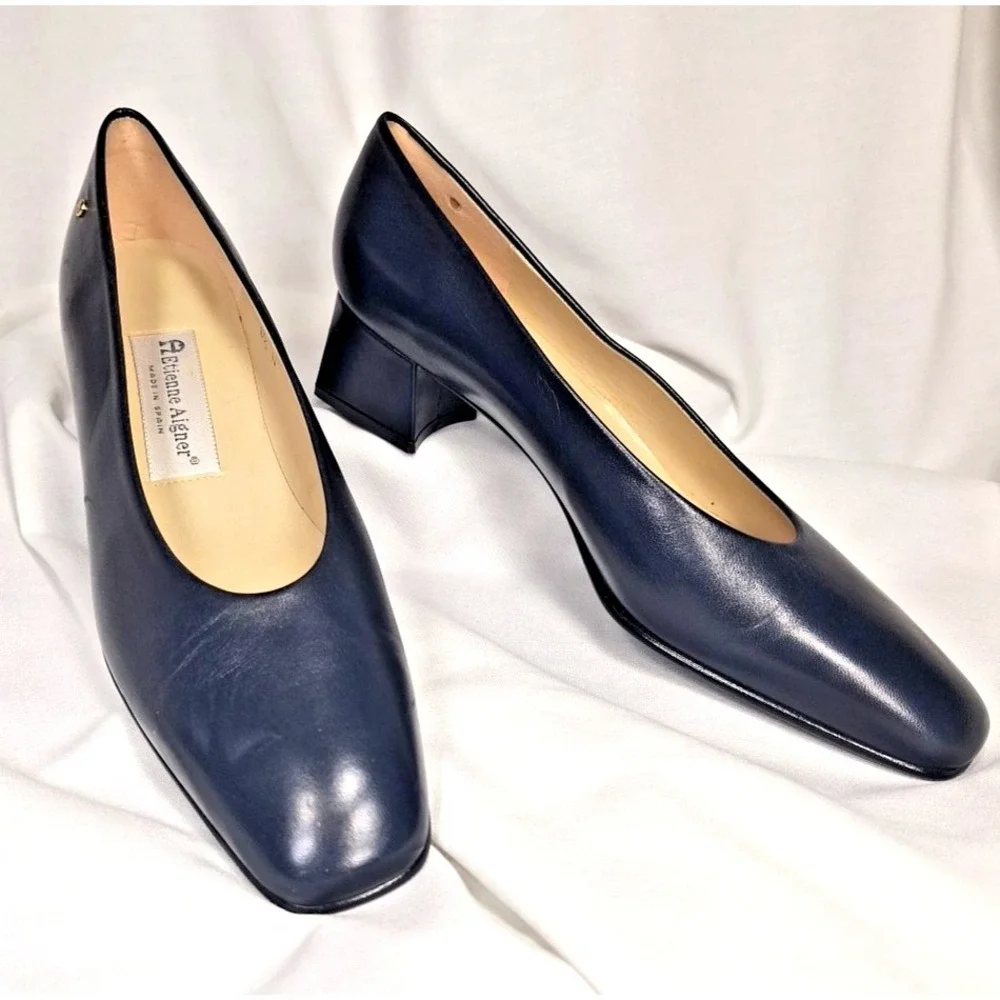 NOS Etienne Aigner 8.5 N Navy Blue Leather Sarah Pumps Block Heel Shoes Logo NEW